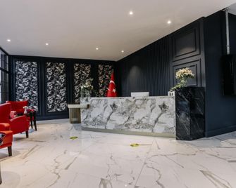 Ozkum Park Otel - Adapazarı - Rezeption