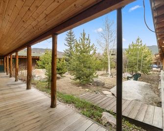 Historic Cabin in Town Lake Walk Black Bear - Grand Lake