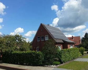 Cozy 4 apartment on the upper floor, 2P, terrace/garden, box spring bed, NR, no pets - Haselünne - Gebouw