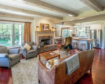 Tranquil Wyoming Cabin Near Uintas - 105 Acres! - Evanston - Wohnzimmer