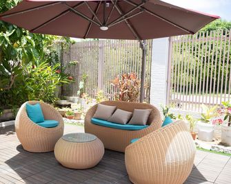 Oasis Boutique House - Garapan - פטיו