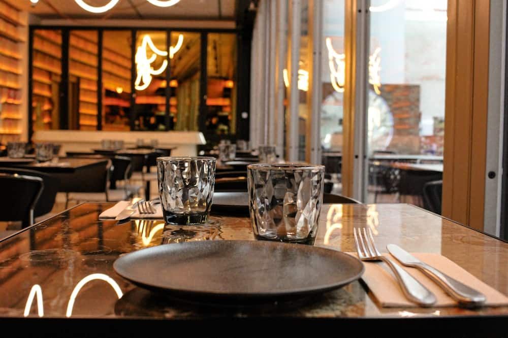 Restaurant view of Akeah Hotel Gran Via