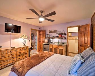 Steps to Beech Mountain Resort Cozy Getaway - Beech Mountain - Bedroom