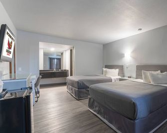 Schmidt's Creek Hotel - Osage Beach - Bedroom