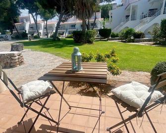 Apartamento Lia en Port Addaia, piscina y barbacoa, perfecto para vacaciones - Arenal d'en Castell - Innenhof