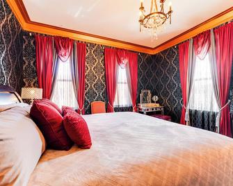 Saloon-Style Prosser Loft in WA Wine Country! - Prosser - Bedroom