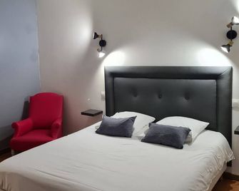 Hôtel Restaurant Le Victor Hugo - Les Lèves-et-Thoumeyragues - Slaapkamer