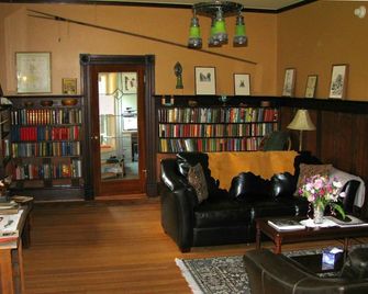 Sasquatch Crossing Eco Lodge B&B - Agassiz - Sala de estar