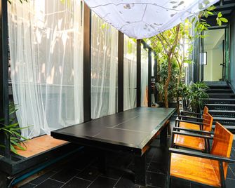 Bed Phrasingh Hotel - Adults Only - צ'אנג מאי - פטיו