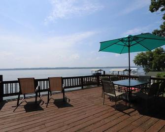 75 Ft Of Private Lakefront! - Geneva - Balcony