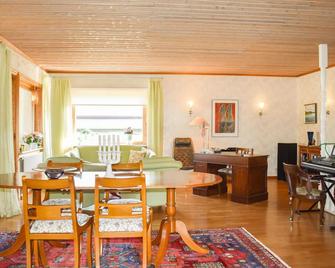 Spend beautiful days in this inviting vacation home near the beach - Sölvesborg - Restaurant