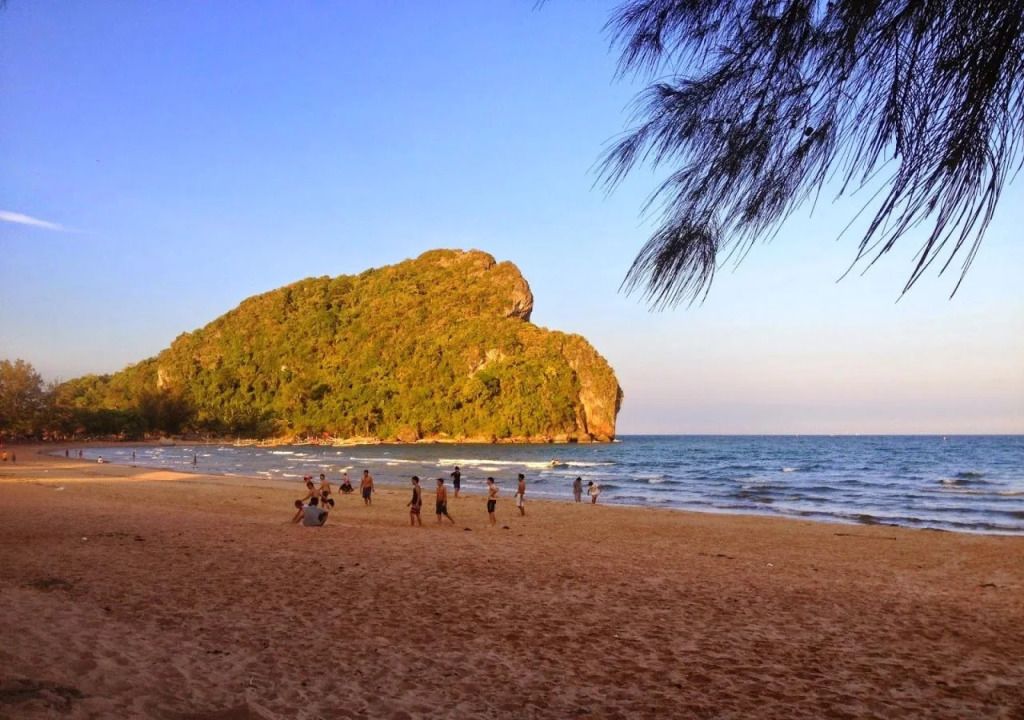 Chanthima Resort - Bang Saphan - Beach
