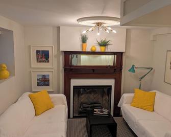 Chic Studio suite on Main St.: Explore Vancouver's vibrant culture & cuisine! - Vancouver