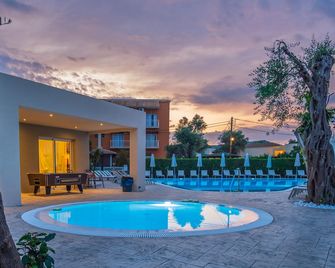 Cnic Gemini Hotel - Messonghi - Pool