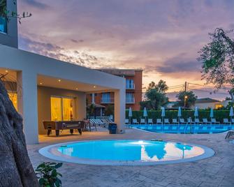 Cnic Gemini Hotel - Messonghi - Piscina