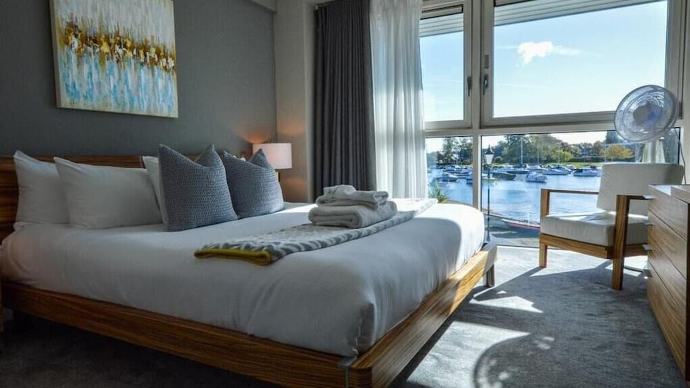 Captains Club Hotel
