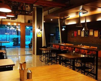 Max Hotels Jabalpur - Jabalpur - Restaurant