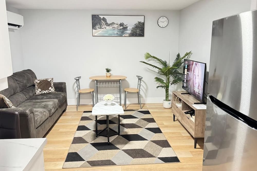 Live-more cozy newly built one-bedroom apartment - Монктон - Вітальня