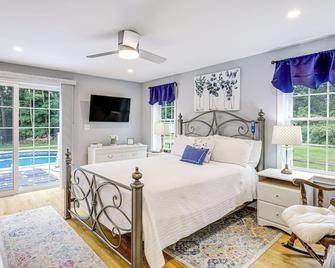 Quiet Kingston Getaway - 3 Mi to Beaches! - Kingston - Bedroom