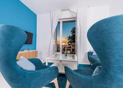 Aquamarine Sea View Apartment - Zadar - Living room