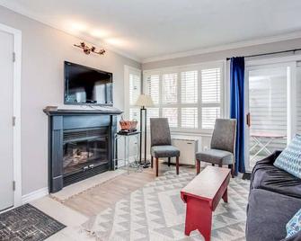 Mountainside Resort Condo at Blue - The Blue Mountains - Living room