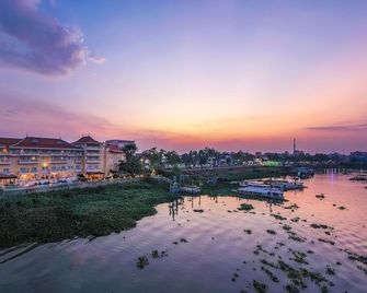 Victoria Chau Doc Hotel - Chau Doc - Buiten zicht