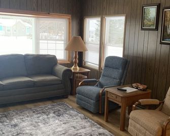 Walking distance to beaches and downtown - Grand Marais - Sala de estar