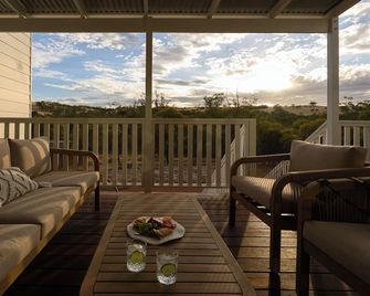 Luxury Toodyay River Retreat | Sauna, Pool and Views + Sleeps 10 - Toodyay - Balcony