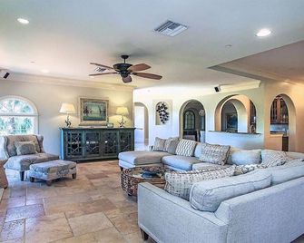 Sandcastle 7 Bedrooms 7 Bathrooms Home - Captiva - Living room