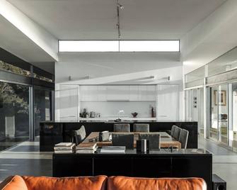 Avalon Coastal Retreat - Swansea