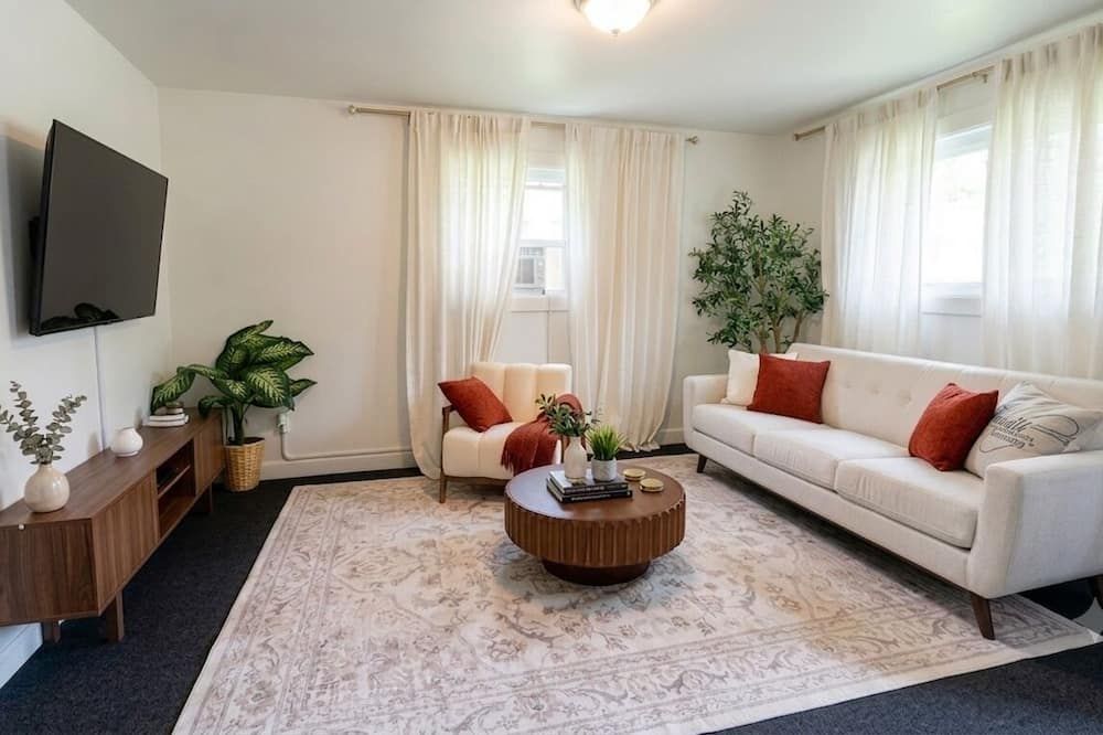 Modern 2br Home Ev Charging Included