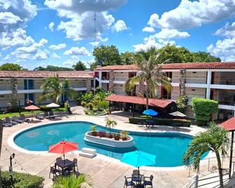 Hotel Plaza Palenque - Palenque - Zwembad