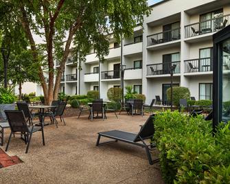Courtyard by Marriott Kansas City Overland Park/Metcalf - Overland Park - Patio