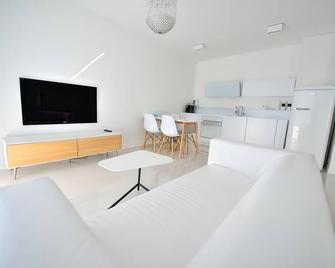 City Center Aupark Apartment - Piešťany - Living room