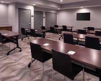 Outdoor Pool. Free Breakfast. Cozy Queen Studio. - Lake Charles - Restaurant