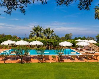 Belvilla By OYO Villa Conte - Ricadi - Pool