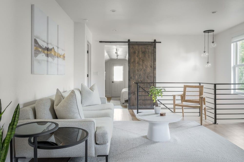 Proper Luxury, Sauna, The Woodland Loft - Belgrade - Obývací pokoj