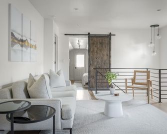 Proper Luxury, Sauna, The Woodland Loft - Belgrade - Obývací pokoj