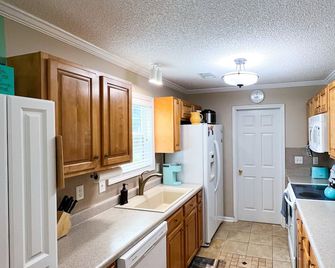 Charming 3-bedroom house on 3 acres in Thomaston with WiFi, fitness eqpmnt, AC - Thomaston - Keuken
