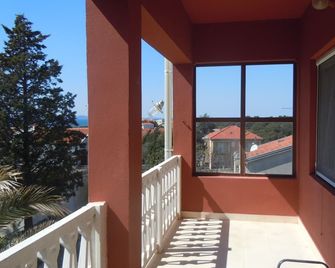 Near the beaches, sea view with enough comfort - Zadar - Balcony