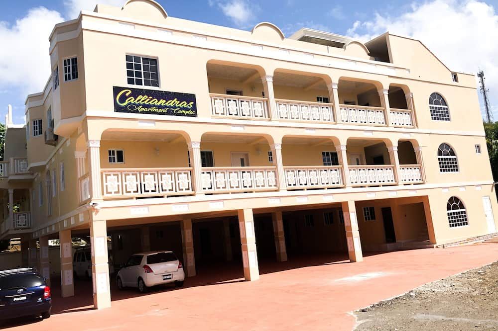 Calliandras Apartment Complex - Kingstown - Budynek