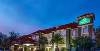 La Quinta Inn & Suites by Wyndham Savannah Airport - Pooler - Pooler - Budynek