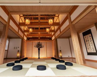 Hakujukan - Eiheiji - Lobby