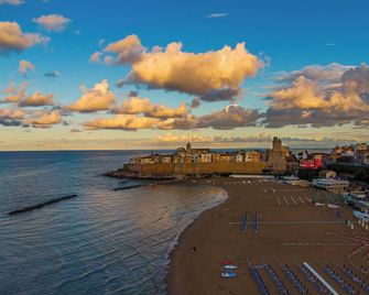 Suebi Central - Deluxe Rooms & Family Suites - Termoli