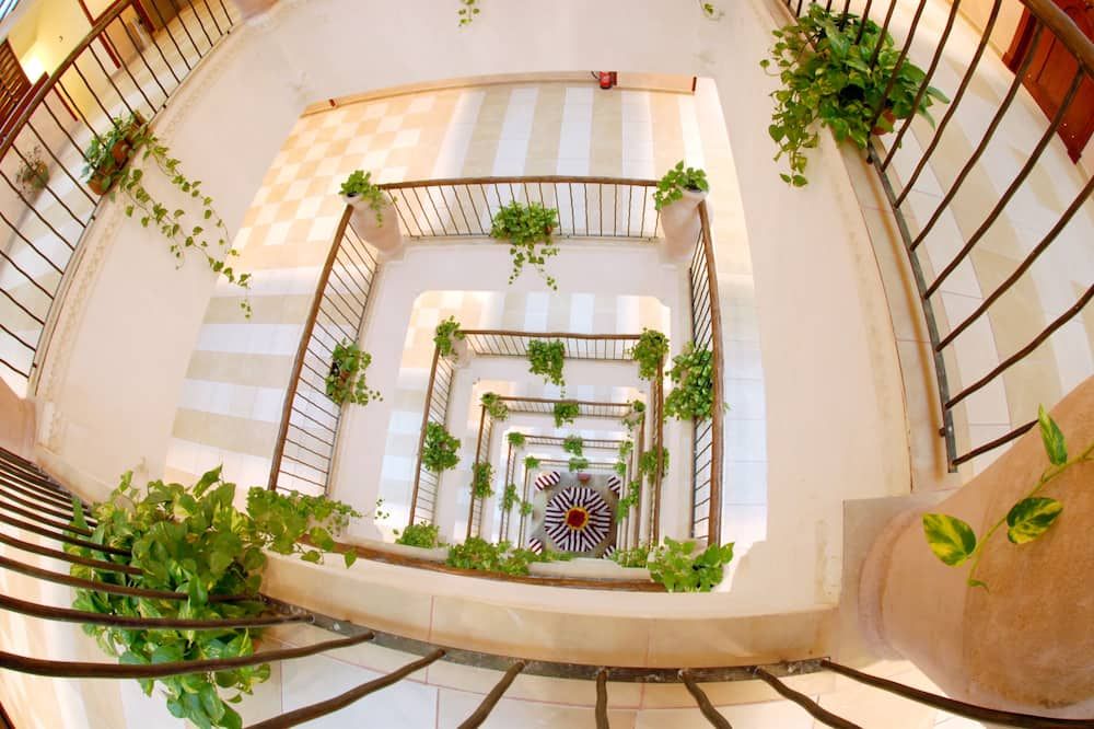Al Liwan Suites - Doha - Escaleras