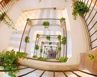 Al Liwan Suites - Doha - Stairs