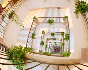 Al Liwan Suites - Doha - Escaleras