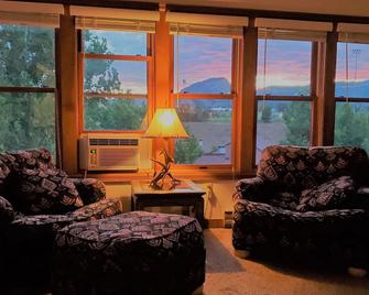 Durango Treehouse | Mountain Views | Hot Tub - Durango - Stue
