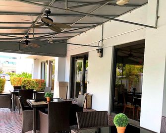 Holiday Inn Express & Suites Miami - Hialeah - Hialeah - Patio