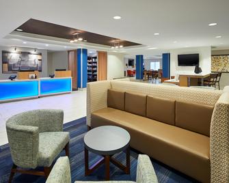 Holiday Inn Express Hotel & Suites Pensacola-West Navy Base - Пенсакола - Лоббі